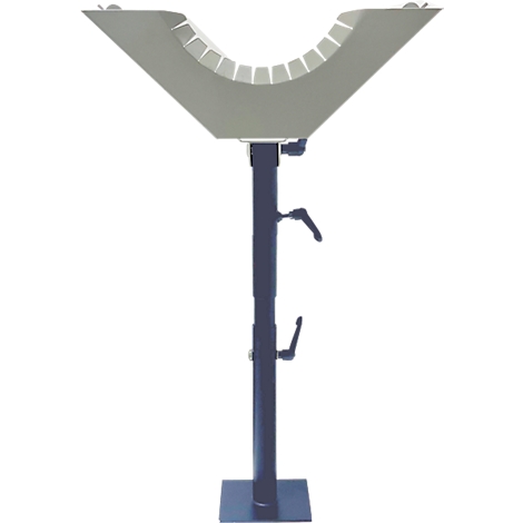 Un support à rouleaux gris avec une hauteur réglable, composé d'un support en forme de V, d'une colonne et d'une base carrée. Il y a deux leviers de verrouillage sur la colonne.