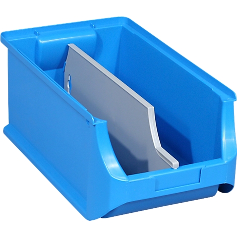 Blaue Kunststoff-Sichtlagerbox mit einem grauen Trennsteg im Inneren vor weißem Hintergrund.