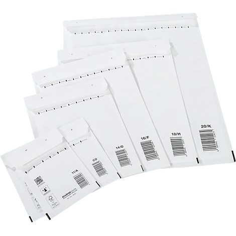 Fünf weiße Luftpolstertaschen in verschiedenen Größen überlappen sich. Barcodes und Größenangaben sind sichtbar.