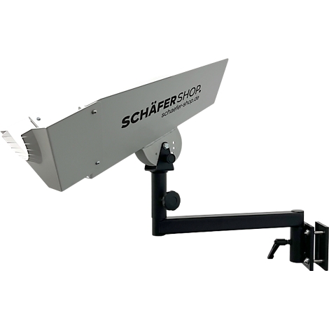 Grauer Wärmestrahler, montiert an schwarzem Arm und Halterung. Auf dem Schild steht: SCHÄFER SHOP.
