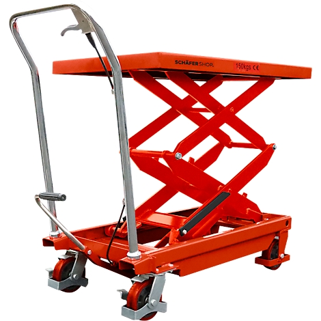 Roter hydraulischer Scherenhubtischwagen mit silbernem Schiebegriff vor weißem Hintergrund.