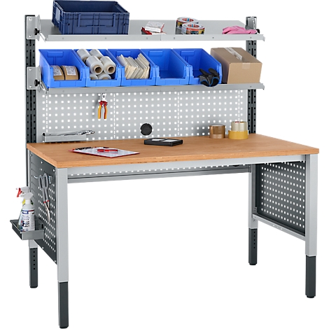 Werkbank met gatenbord, laden, gereedschap en diverse materialen.