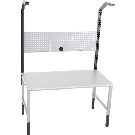 Een witte werktafel met een geperforeerde wand en grijze steunpoten. De geperforeerde wand is bevestigd met een zwarte schroef.