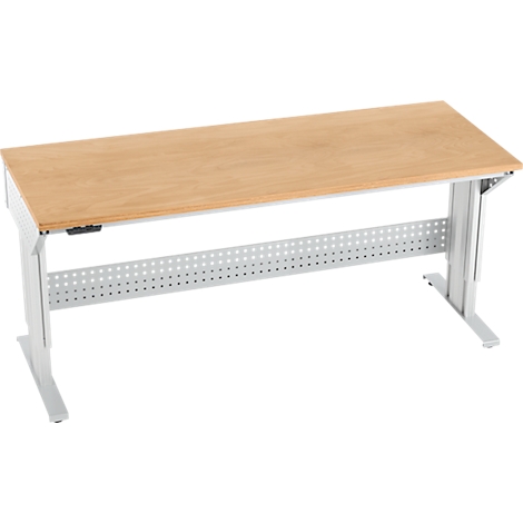 Een helder, in hoogte verstelbaar bureau. Het houten tafelblad rust op witte metalen poten. De poten hebben een gatenpatroon.