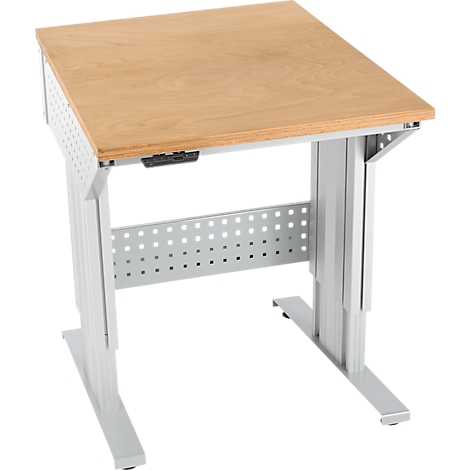 Een in hoogte verstelbaar bureau met een lichtbruin houten blad en grijs-zilveren metalen poten.