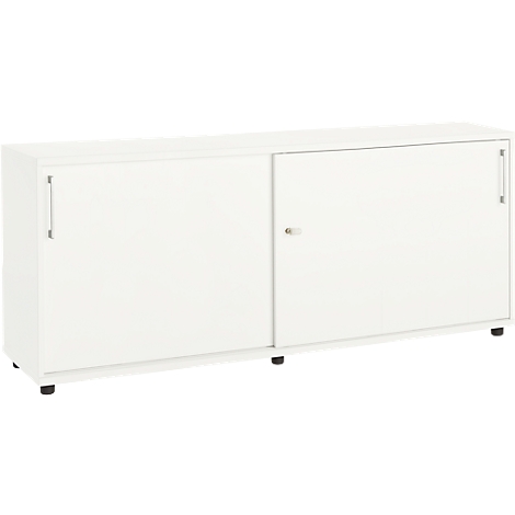Witte kast met schuifdeuren. Zwarte poten, zilveren handgrepen.