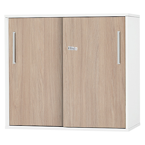 Wandschrank mit Schiebetüren in Holzoptik und weißen Rahmen. Mit vertikalen Griffen.