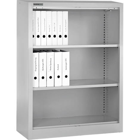 Classeur gris avec dossiers. Deux étagères remplies de dossiers blancs. Le classeur se trouve devant un fond neutre.