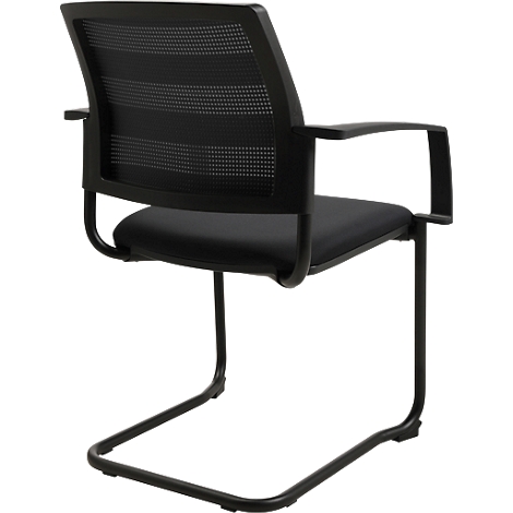 Zwarte sledestoel. Rugleuning van mesh, gestoffeerde zitting, armleuningen. Modern design.