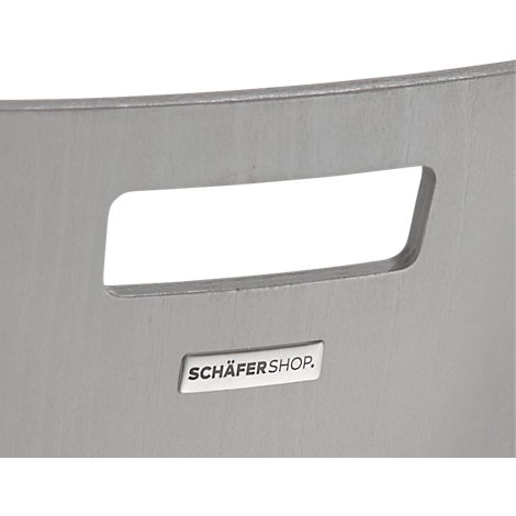 Détail gris d'un dossier de chaise avec encoche de poignée et l'inscription SCHÄFERSHOP.