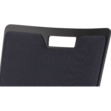 Gros plan sur le dossier d'une chaise de bureau noire avec une ouverture rectangulaire pour la poignée.