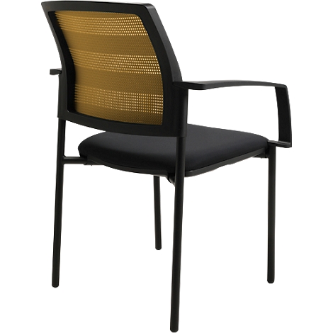 Chaise de bureau noire avec dossier en maille jaune-brun et accoudoirs.