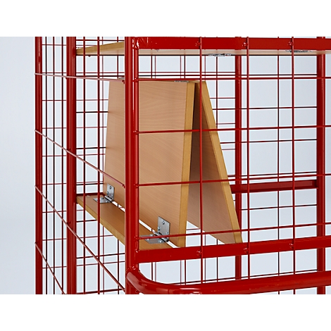 Chariot en métal rouge avec étagères en bois. L'étagère en bois est pliée.