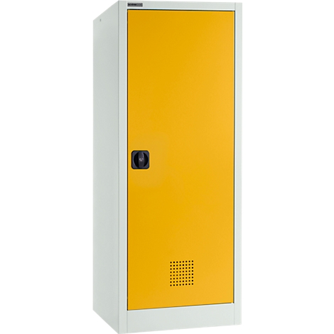 Gelber Schrank mit weissem Rahmen. Schwarzer Griff und rechteckiger Lüftungsschlitz. Oben Schriftzug.