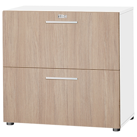 Hellbrauner Aktenschrank mit zwei Schubladen. Die Schubladen haben silberne Griffe. Das Gehäuse ist weiß.