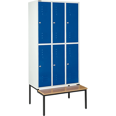 Kast met blauwe deuren erboven, zes compartimenten. Daaronder een houten bank met zwarte poten.