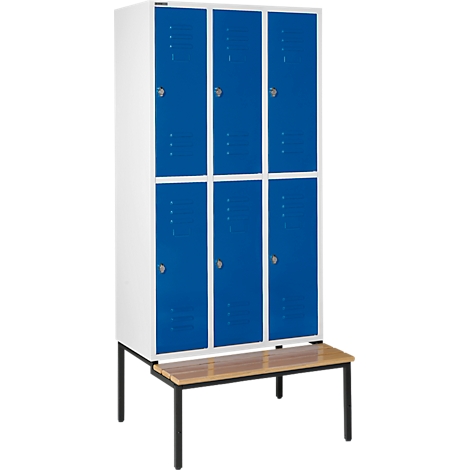 Een wit en blauw locker-kastsysteem met zes deuren, staande op een bruine bank.