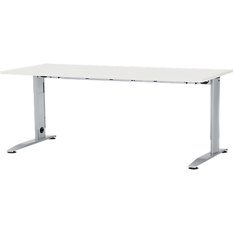 Een witte, rechthoekige bureau met zilveren poten. Het tafelblad is glad en minimalistisch, de poten hebben een modern design.
