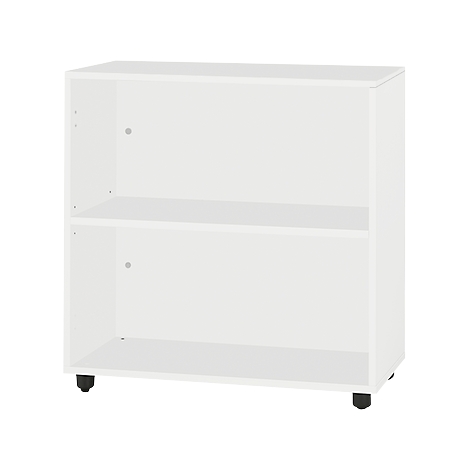 Een witte plank met twee planken. Het staat op kleine, zwarte wieltjes.