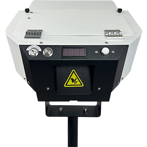 Appareil électronique noir et blanc avec triangle d'avertissement et affichage numérique. Couvercle supérieur à charnière, monté sur support.