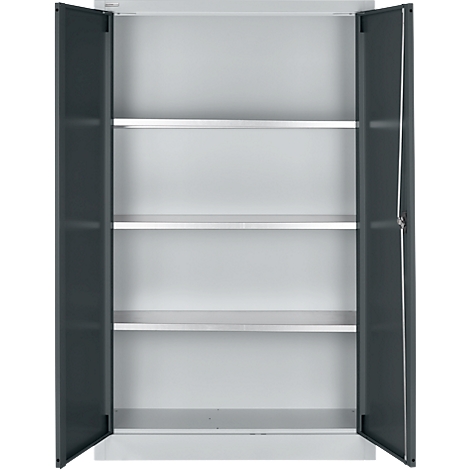 Grauer Stahlschrank, geöffnet. Innen drei weiße Einlegeböden. Dunkelgraue Türen.
