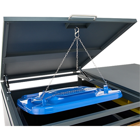 Geöffneter Metallbehälter mit blauem Mülltonnendeckel, der über eine Kette mit dem Deckel des Behälters verbunden ist.