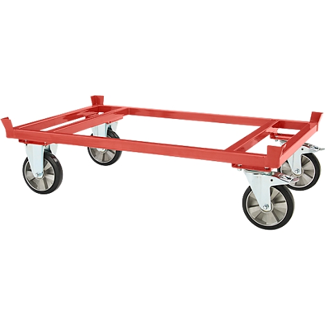 Een rechthoekige rode metalen transportwagen met vier zwenkwielen op een witte achtergrond.
