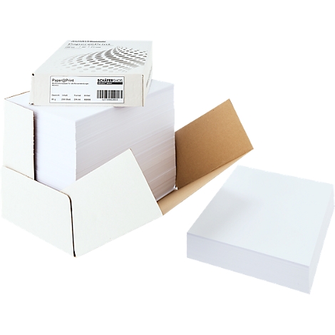 Geöffnete Box mit Papier, darunter eine weitere Box und einzelne Blätter. Auf der Box ist ein Barcode und Schriftzug.