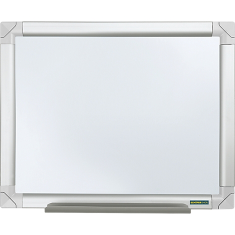 Pizarra blanca rectangular con superficie blanca lisa y marco de aluminio plateado sobre fondo neutro.