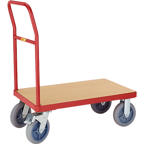 Rode platformwagen met houten dek en vier wielen, staand op een grijze ondergrond.