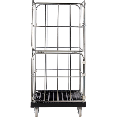 Een metalen rolkooi met zwarte vloeren, drie niveaus en vier wielen, tegen een witte achtergrond.