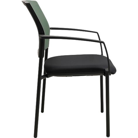 Chaise de bureau noire avec accoudoirs, dossier en maille verte et quatre pieds noirs.