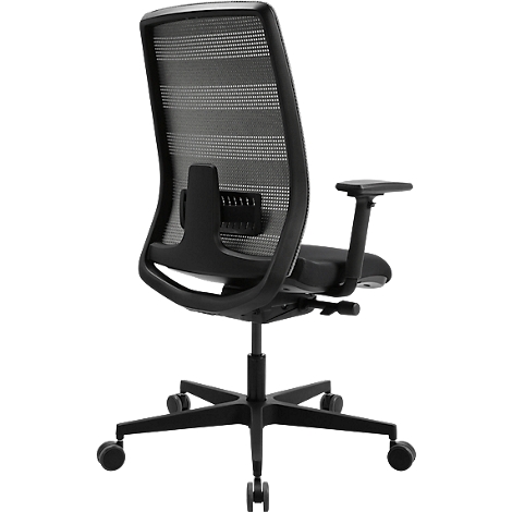 Schwarzer Bürostuhl von hinten. Netzrücken, Armlehnen und Rollenfuß. 