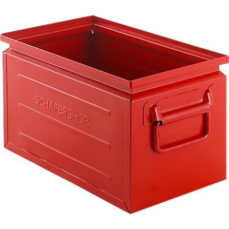 Eine leere, rote Metall-Lagerbox mit Tragegriff und Prägung Schäfer Shop vor weissem Hintergrund.