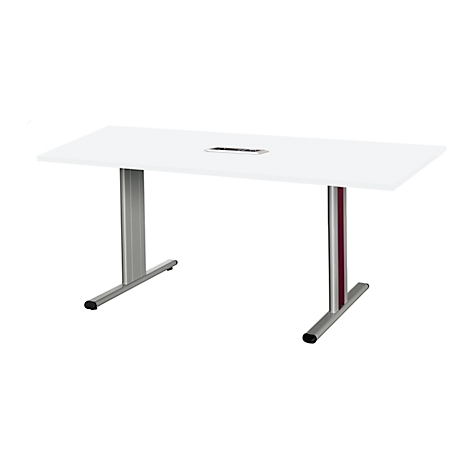 Table de conférence blanche avec pieds de table en métal et une découpe dans le plateau.