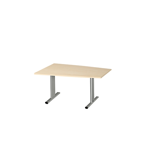 Rechthoekig bureau met licht houten blad en zilveren poten op een witte achtergrond.