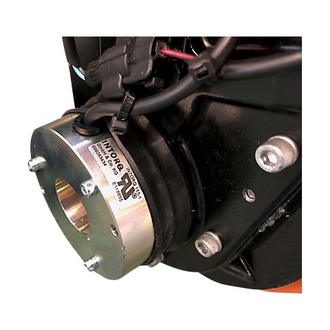 Nahaufnahme eines silbernen und schwarzen Geräts mit Aufschrift 'INTORQ'. Kabel und Schrauben sind ebenfalls zu sehen.