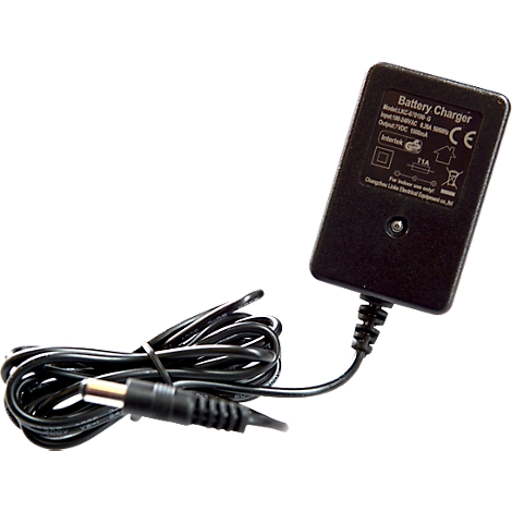 Zwarte batterijlader met kabel en stekker, productbeschrijving.