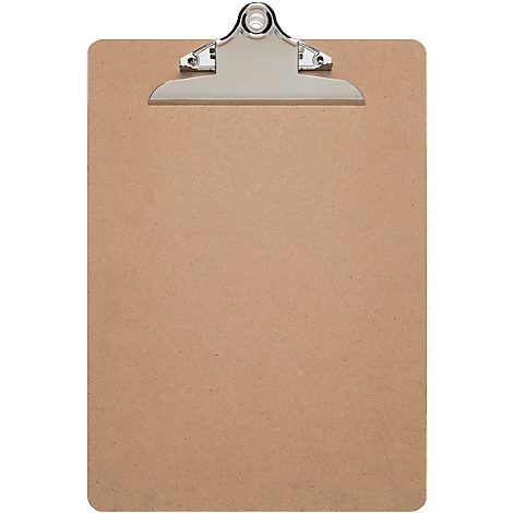 Klemmbrett aus braunem Karton mit silberfarbener Metallklemme.