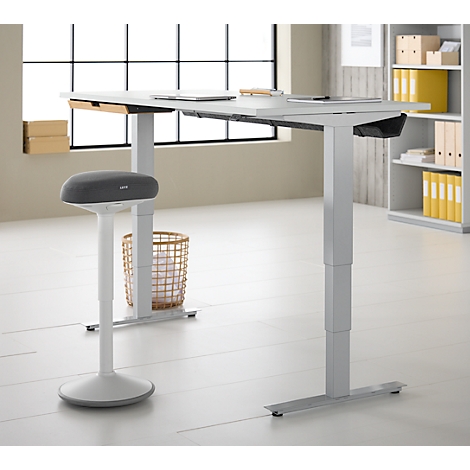 Schreibtisch mit Bambus-Zubehörschublade & Kabelkanal aus Recyclingfilz, elektrisch höhenverstellbar, B 1600 x T 800 x H 605–1265 mm, lichtgrau/silber