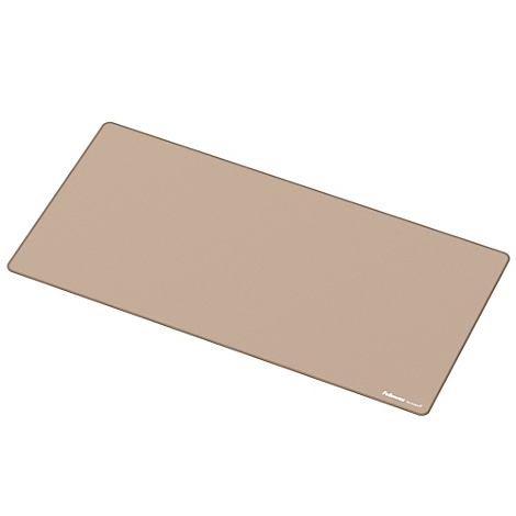 Beige Mauspad mit schwarzer, hochgeklappter Ecke. Kleiner Schriftzug: Fellowes.