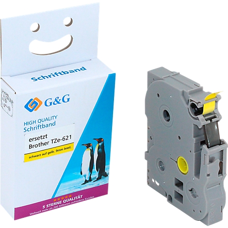 Schriftband mit Box und Ersatzkassette. Box mit Pinguinen. Aufschrift: G&G Schriftband ersetzt Brother TZe-621. Schwarze Schrift auf gelb.