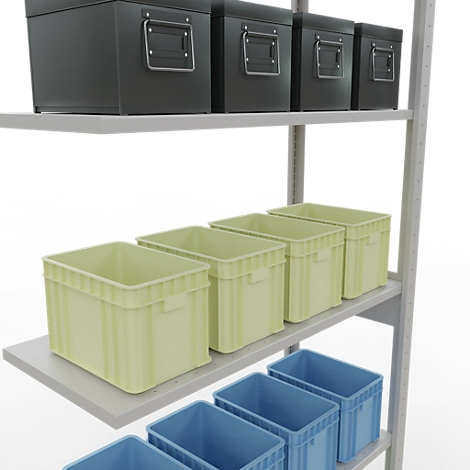 Rek met zwarte opbergdozen, gele en blauwe kratten.