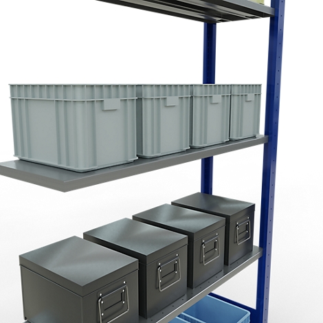 Grijze dozen en kratten op een magazijnplank.