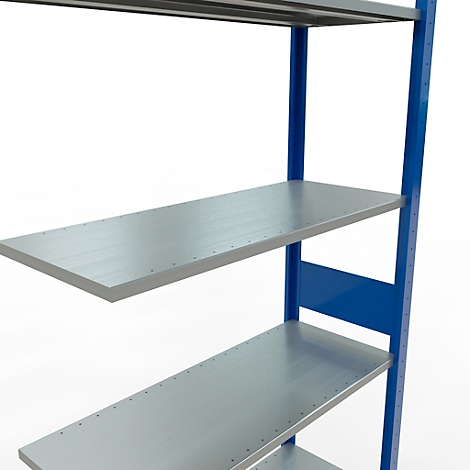 Metalen rek met grijze planken en blauwe frames, op een witte achtergrond. Zicht op drie planken.