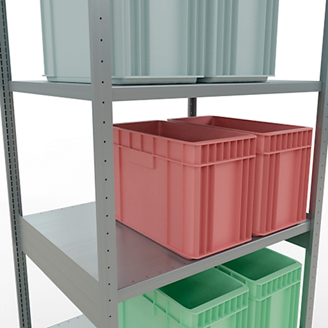 Een metalen plank met meerdere niveaus, gevuld met groene, rode en blauwe plastic dozen.