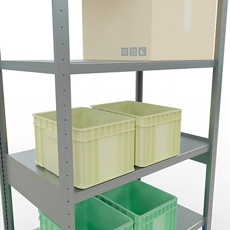 Een metalen plank met groene en lichtgele plastic dozen en een bruine kartonnen doos.