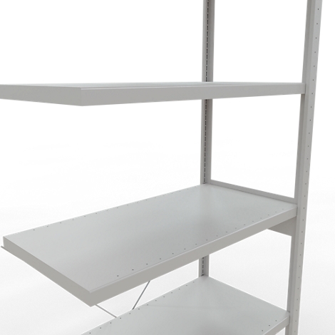 Een zilveren metalen stellingconstructie tegen een witte achtergrond. Schuine weergave met meerdere planken en steunen.