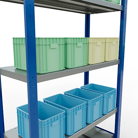 Une étagère métallique avec des supports bleus et des étagères grises. Sur les étagères, il y a des boîtes en plastique vertes, jaunes et bleues.