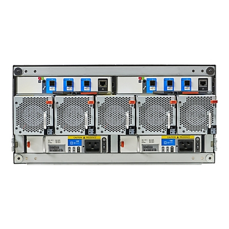Mehrere Server-Hardware-Module vor weißem Hintergrund. Jedes Modul hat Lüfter, Anschlüsse und ein Bedienfeld mit Warnhinweisen.